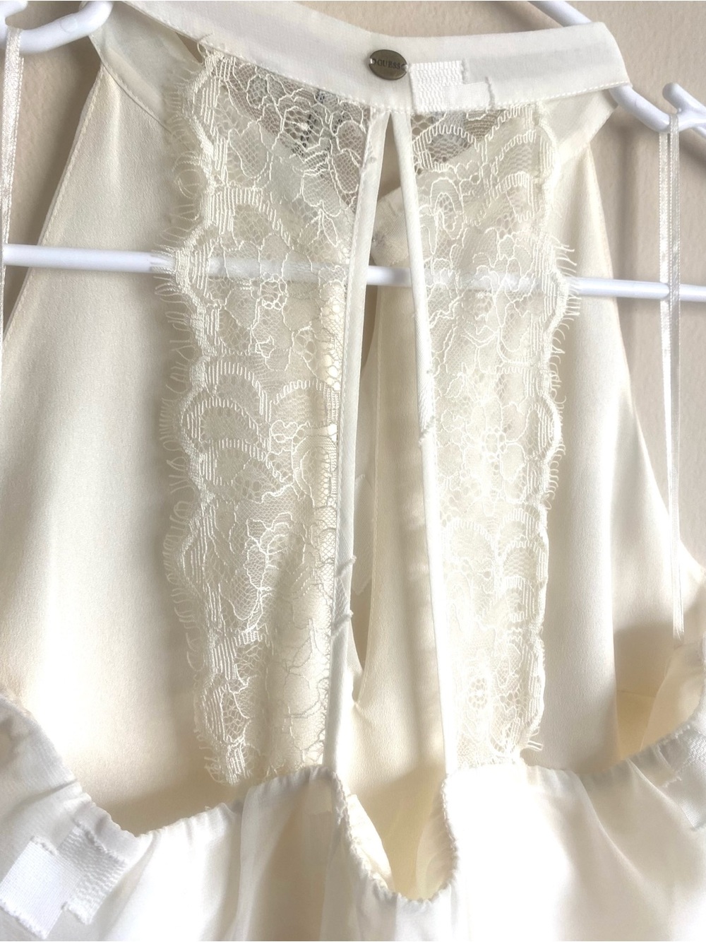 NWT Guess Ivory Lace Back Halter Blouse Sleeveless Smocked Hem Top M - Picture 3 of 9